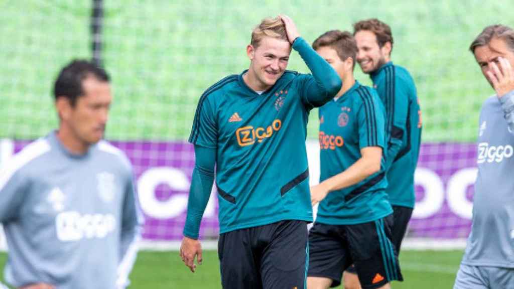 De Ligt de vuela a los entrenamientos con el Ajax / AFC