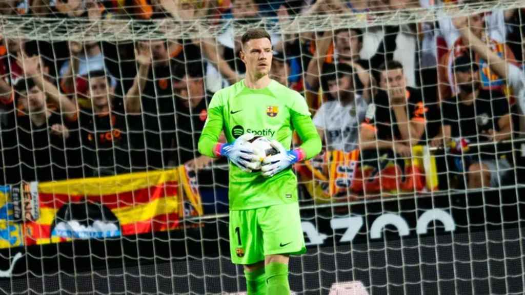 Ter Stegen, seguro con el balón, en el triunfo del Barça contra el Valencia / FCB