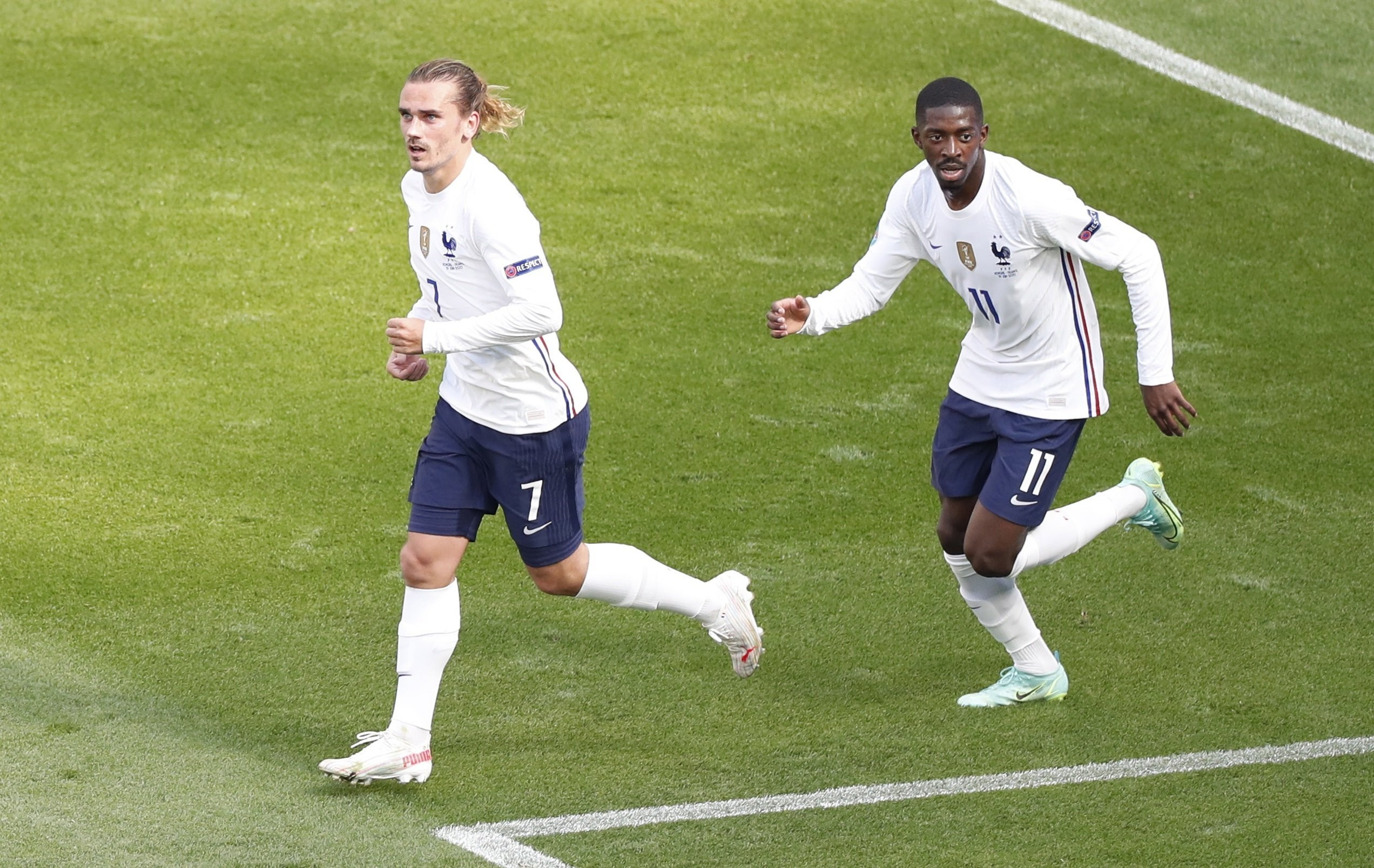 Dembelé celebrando el gol de Francia con Griezmann / EFE