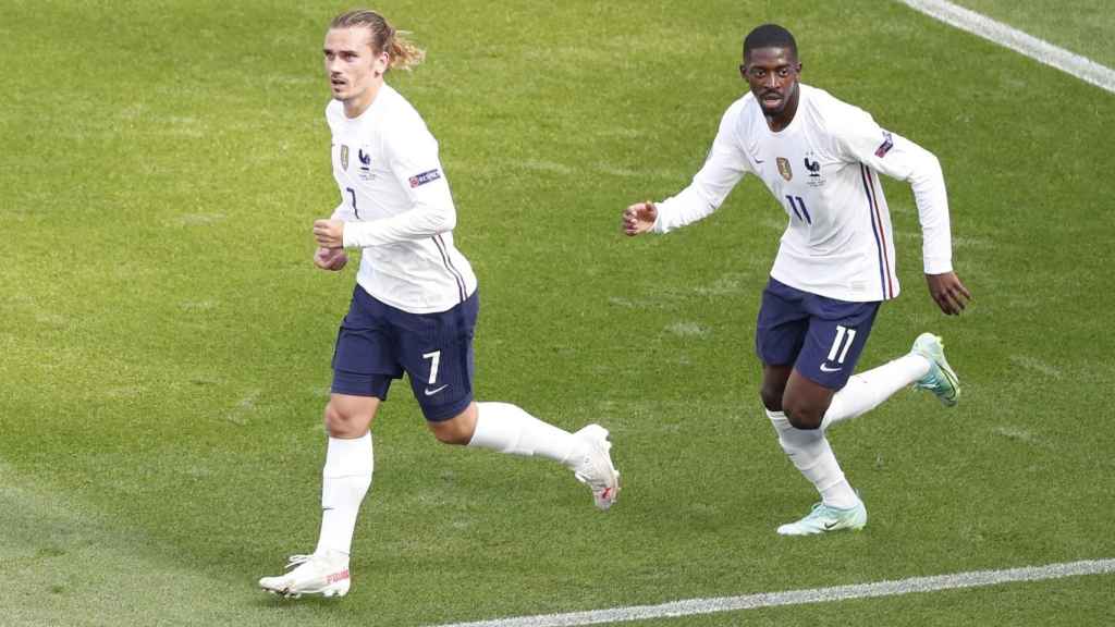 Dembelé celebrando el gol de Francia con Griezmann / EFE