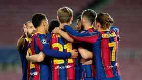 De Jong, Griezmann, Dest, Jordi Alba, Pjanic y Ansu celebrando con Messi su gol / FC Barcelona