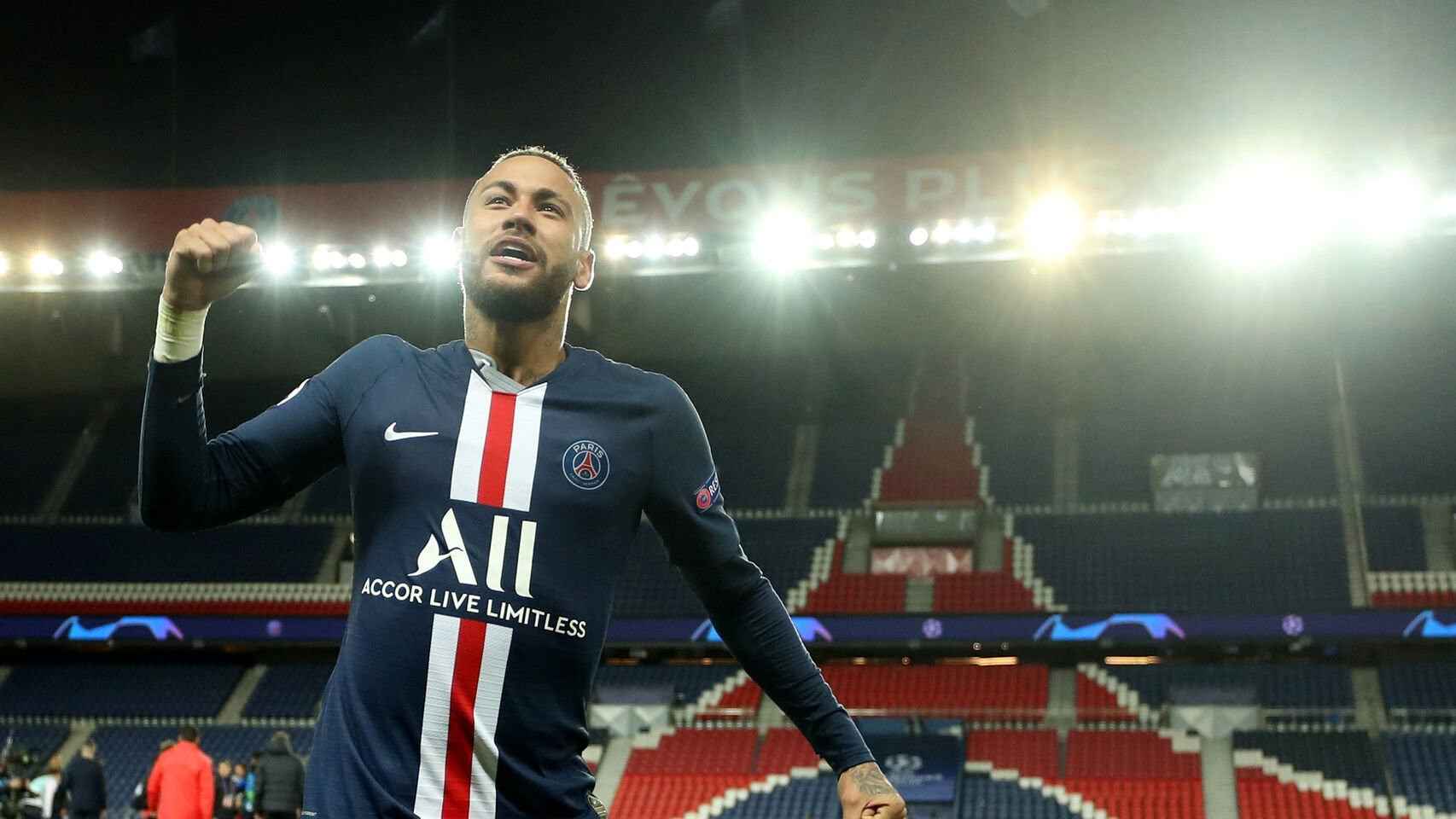 Neymar Junior celebrando un gol delante de un Parc des Princes vacío / EFE