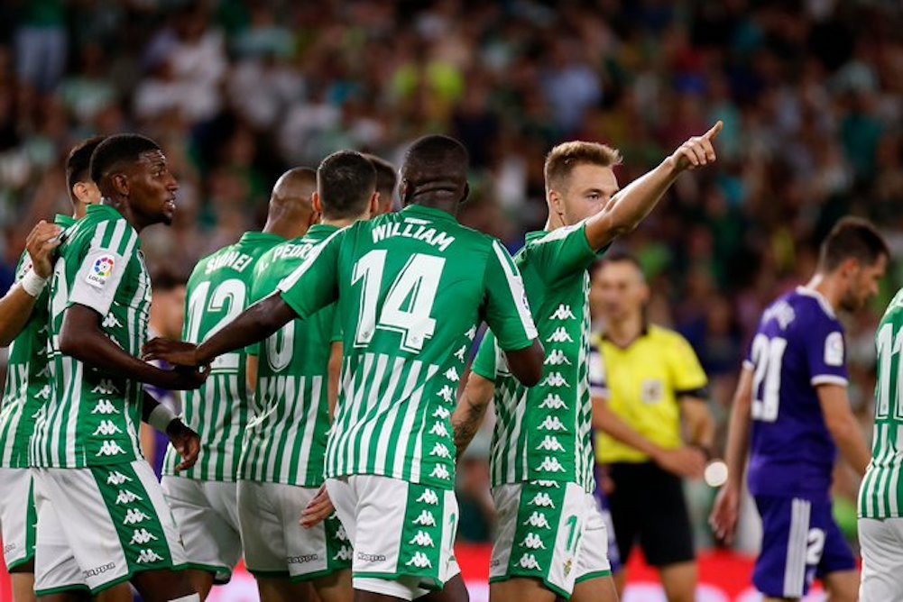 Una foto de los jugadores del Betis celebrando un gol ante el Valladolid / Twitter