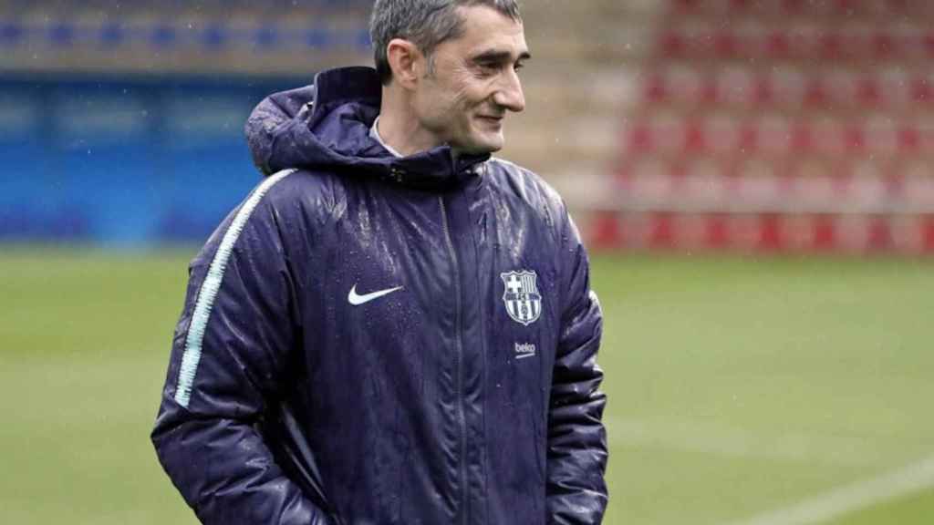 Una foto de Ernesto Valverde durante un entrenamiento del Barça / FCB