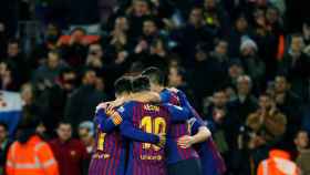 Los jugadores del Barça celebran un gol en el Camp Nou / EFE