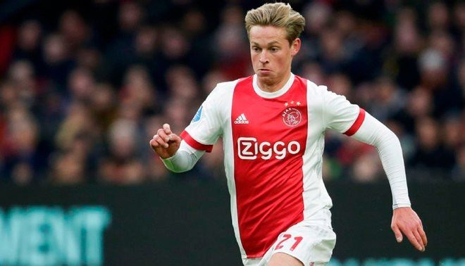 Frenkie de Jong en acción durante un partido del Ajax / EFE