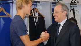 Una foto de Florentino Pérez y Martin Odegaard / RM