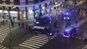 Agentes de la Brimo hacen frente a los disturbios de este viernes en Terrassa / EP