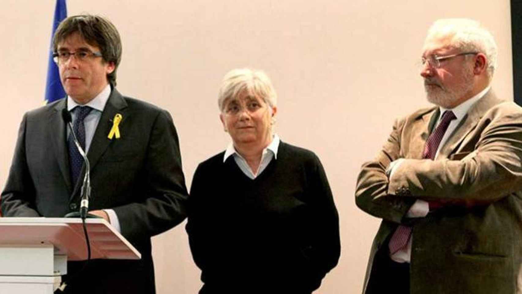 Carles Puigdemont (i), Clara Ponsatí y Lluís Puig (d), responsable este último de la diplomacia cultural. Reino Unido / EFE