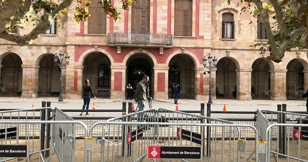 Vallas de seguridad ante la sede del Parlament / CG