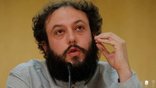 El concejal de Ahora Madrid Guillermo Zapata, en la rueda de prensa en la que ha anunciado su dimisión como responsable de Cultura del consistorio madrileño.