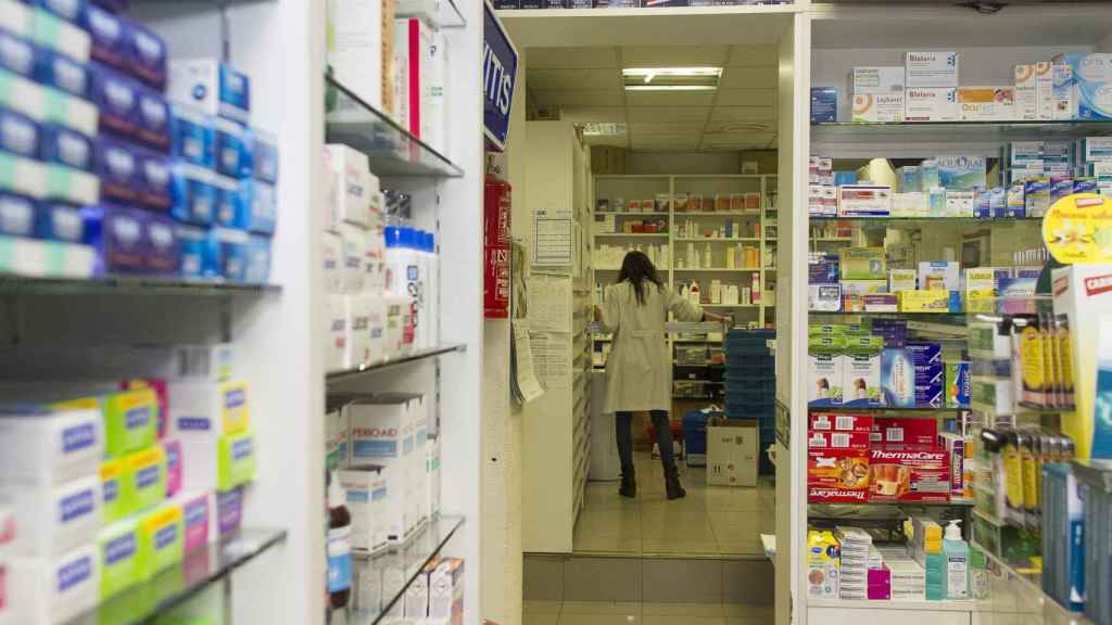 Imagen de medicamentos en una farmacia