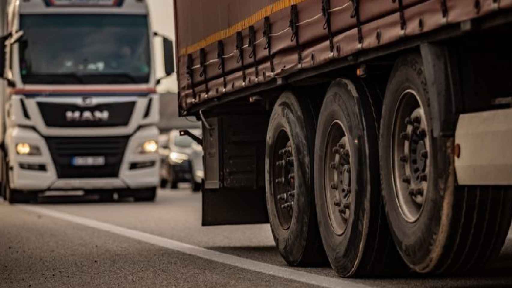 Un camión como al que los Mossos le han dado el alto porque el conductor circulaba ebrio, drogado y sin carnet / INTERIOR