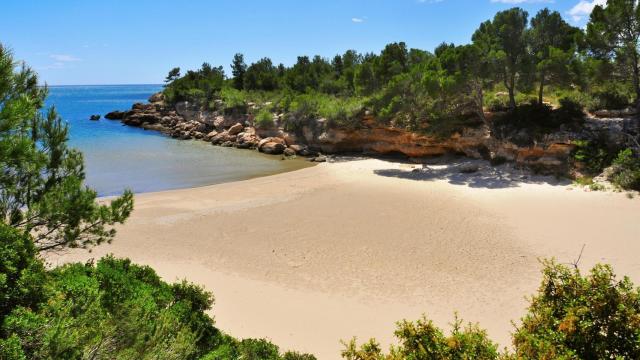 Cala Calafato, una de las playas de l'Ametlla de Mar, en Tarragona / EP