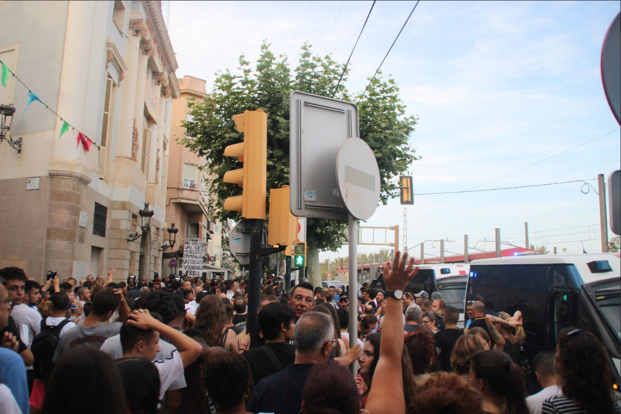 Manifestación contra la presencia de los MENAs en El Masnou / TWITTER