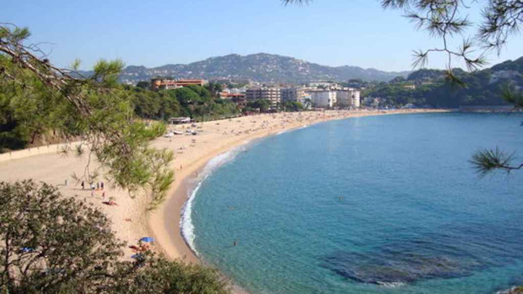 Un joven ha caído por la playa de Fenals en Lloret de Mar