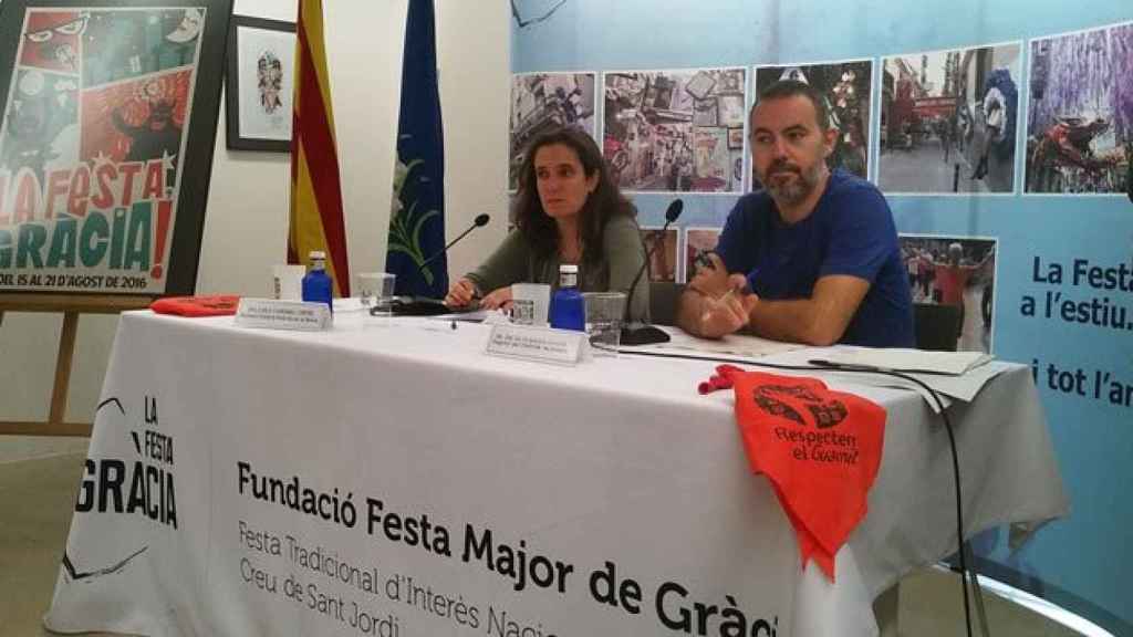 Carla Carbonell, de la Fundació Festa Major de Gràcia, y Eloi Badia, regidor del distrito.