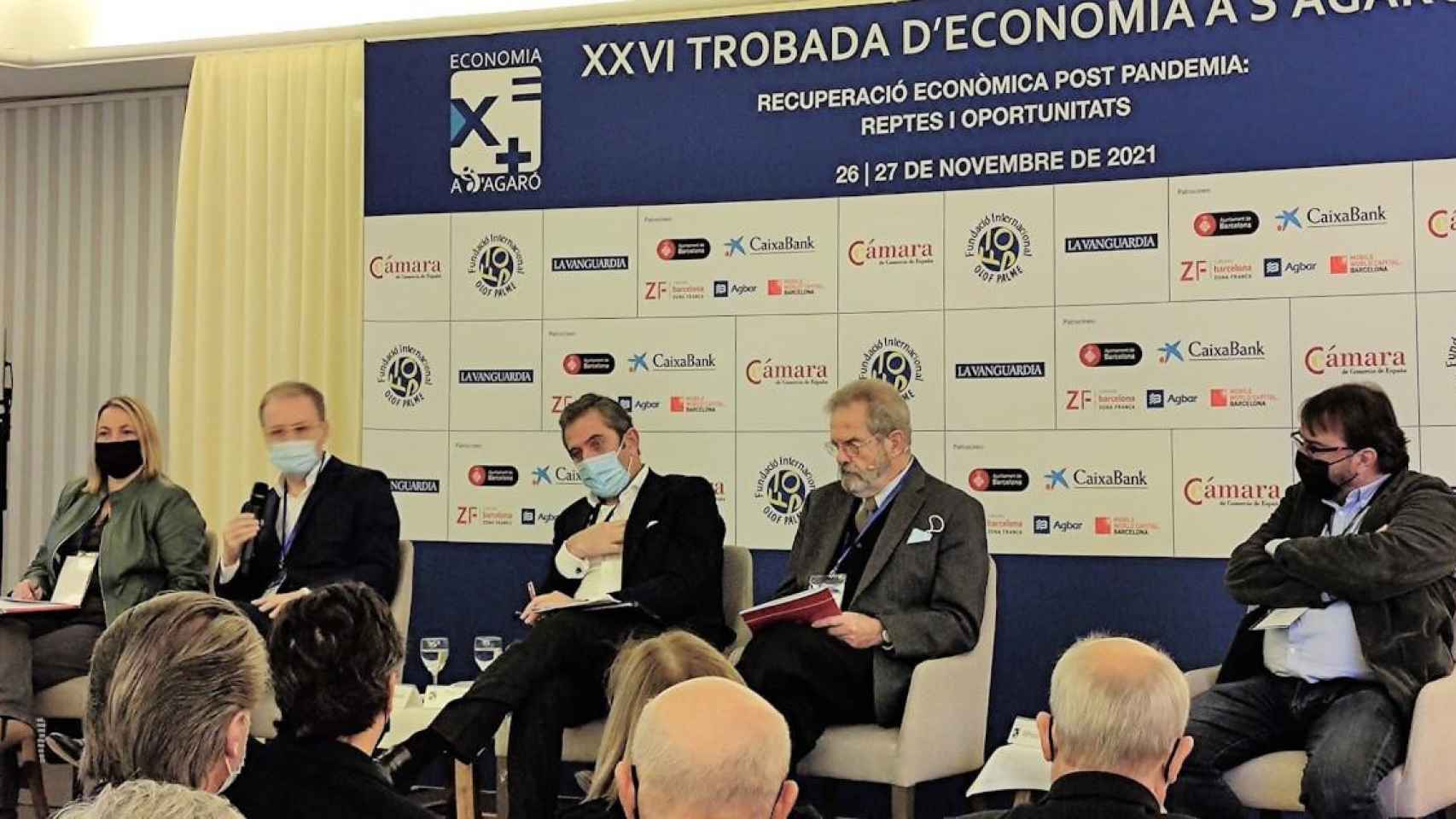 Cristina Torres (CCOO), Marcel Jansen (UAM), Íñigo Fernández de Mesa (CEOE), el economista Alfredo Pastor y Camil Ros (UGT) en un debate entre empresariado y sindicatos en el Encuentro de Economía de S'Agaró / EP