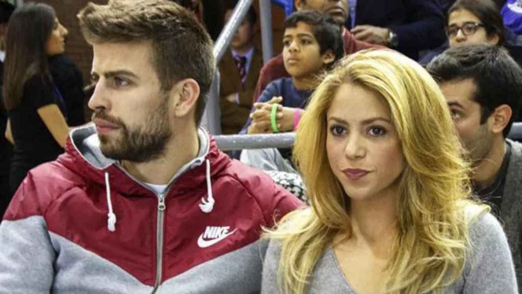 Gerard Piqué y Shakira presencian un partido de baloncesto en una imagen de archivo / CD