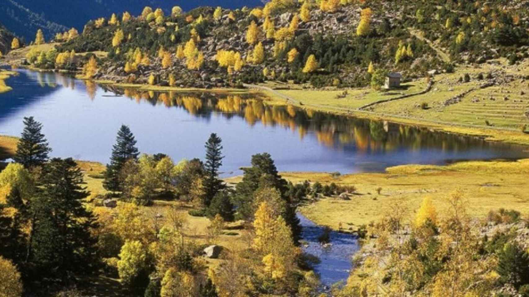 Las lagunas de Basturs en plena ruta por el Prepirineo /  AGENCIA CATALANA DE TURISMO