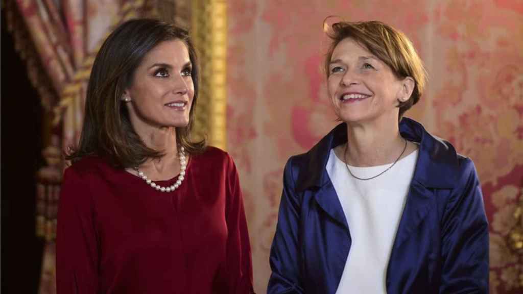 La reina Letizia con un collar de perlas