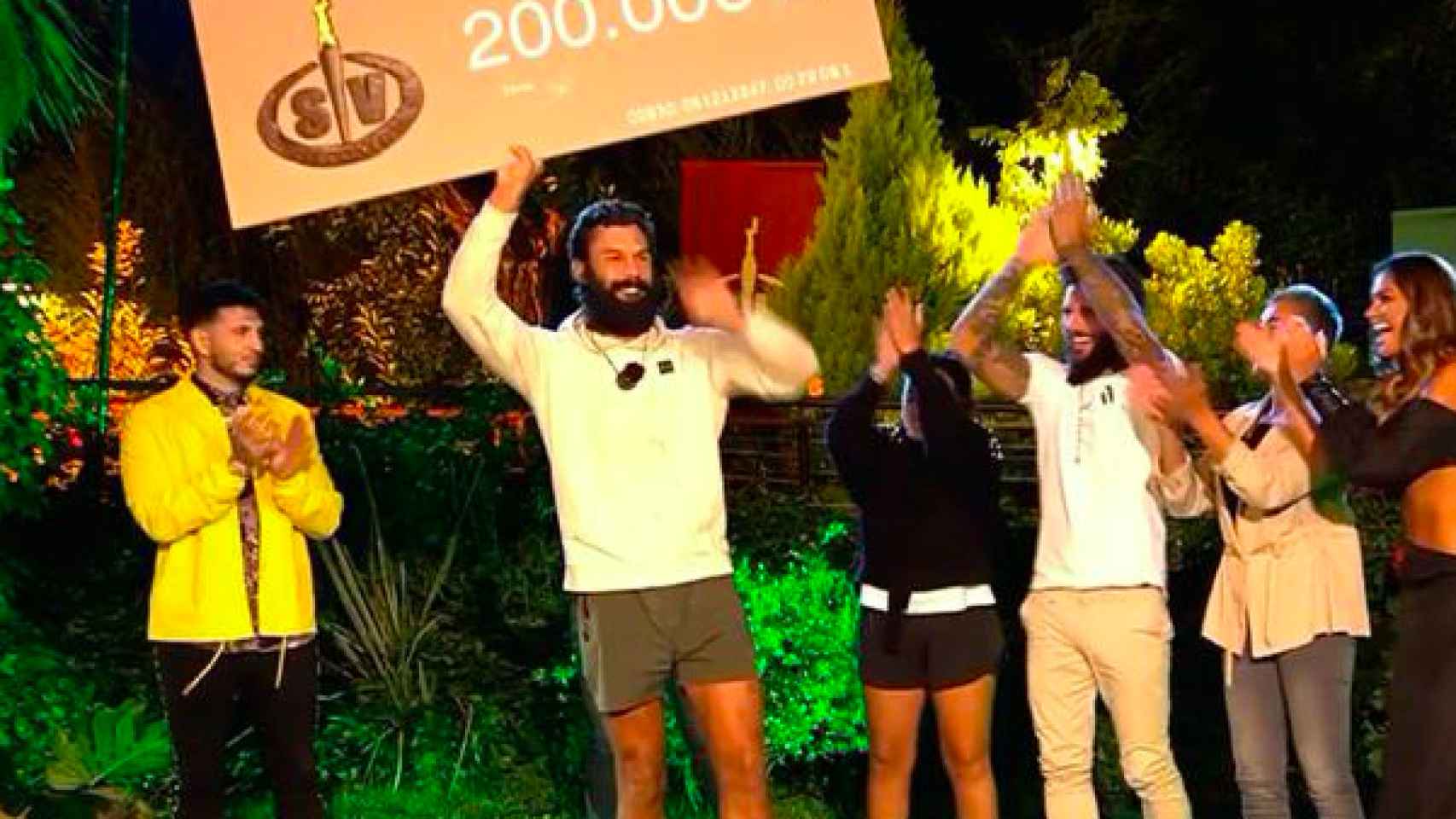 Los concursantes de 'Supervivientes' celebran una gran fiesta final del programa / MEDIASET