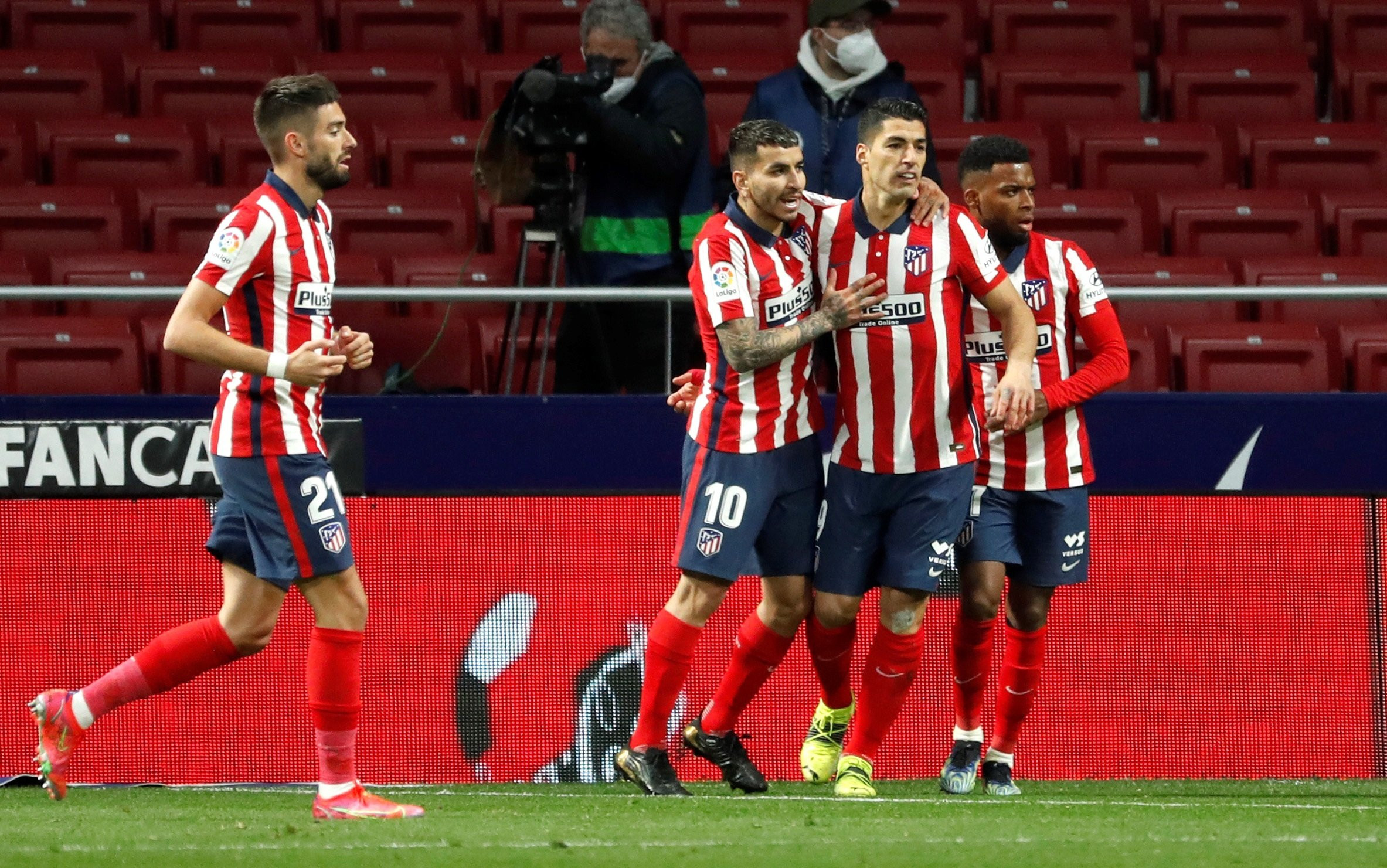 Luis Suárez celebrando su gol contra el Deportivo Alavés / EFE