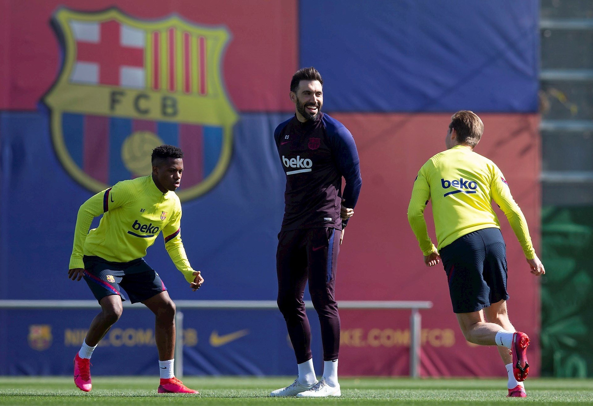 Los jugadores del Barça en un entrenamiento / EFE