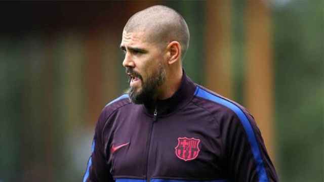 Víctor Valdés en un entrenamiento con el juvenil A / EFE