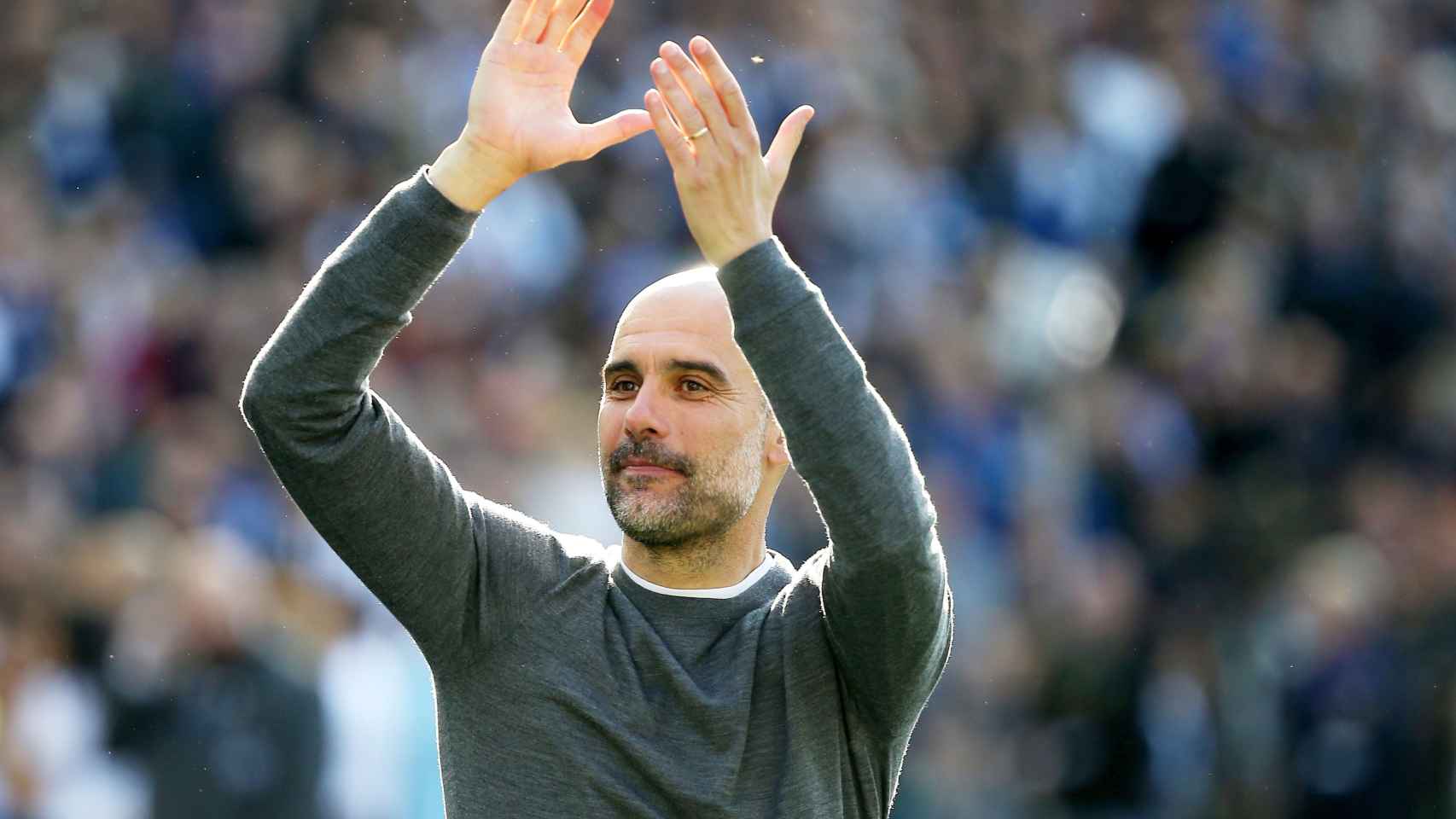 Pep Guardiola celebra la Premier League lograda con el Manchester City / EFE