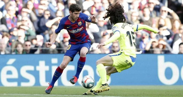 Sergi Roberto y Marc Cucurella luchando por el balón /FC BARCELONA