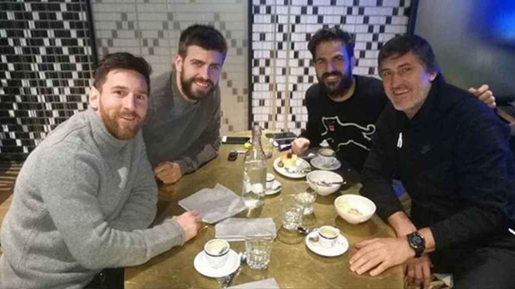 Messi, Piqué, Cesc Fàbregas y Pepe Costa durante una comida, en una imagen d / Instagram