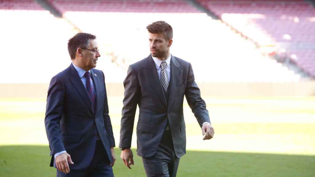 Josep Maria Bartomeu con Gerard Piqué en una imagen de archivo / EFE