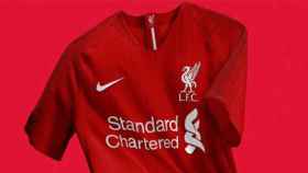 Imagen del acuerdo de Nike con el Liverpool / Twitter