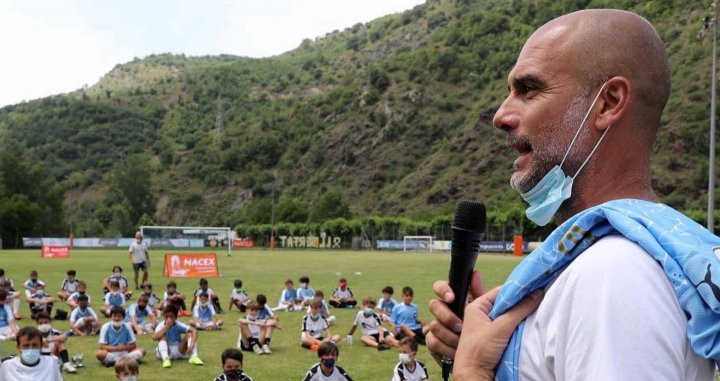 Guardiola en un campus de verano / Redes