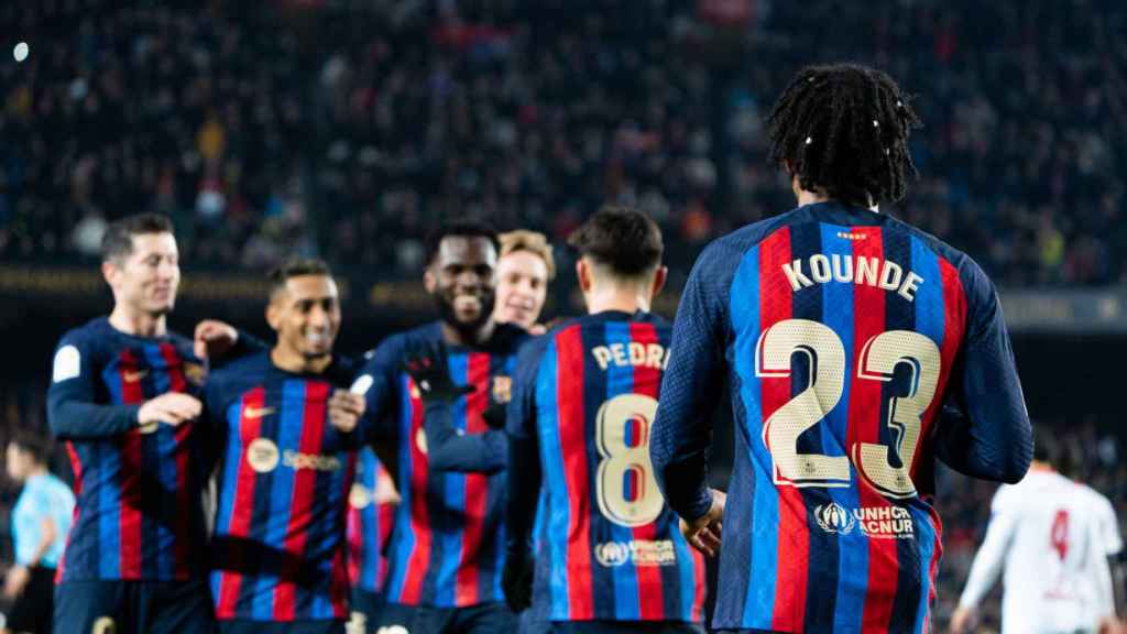 La celebración de los jugadores del Barça ante el Manchester United en un partido / Luis Miguel Añón (CG)