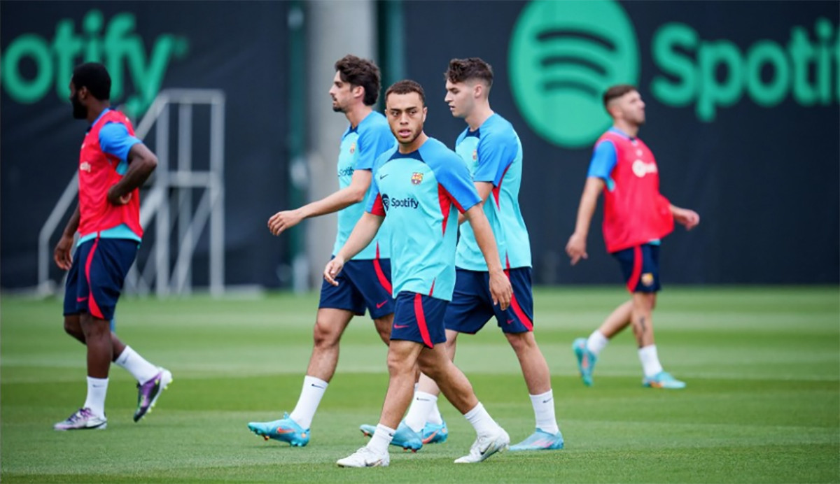 Sergiño Dest, durante un entrenamiento de pretemporada con el Barça / FCB