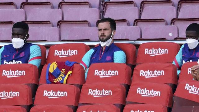 Miralem Pjanic ha puesto de su parte y quiere facilitar su salida del Barça / EFE