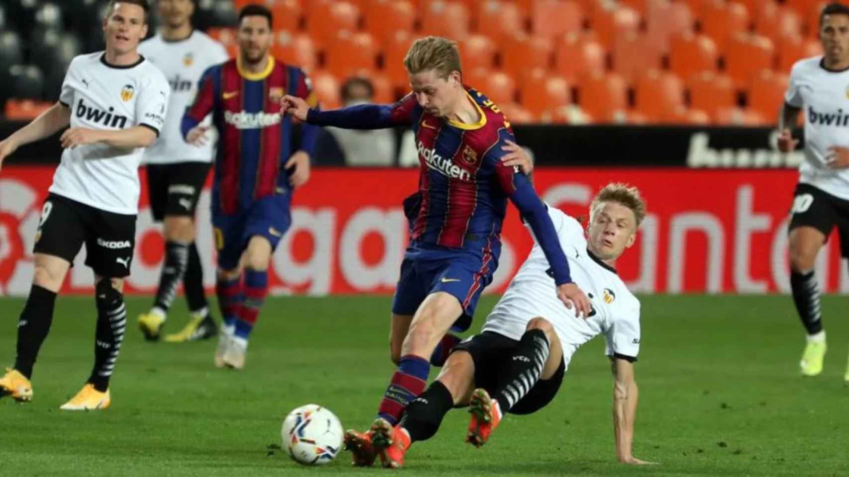 De Jong junto a Messi en el Valencia-Barça / FCB