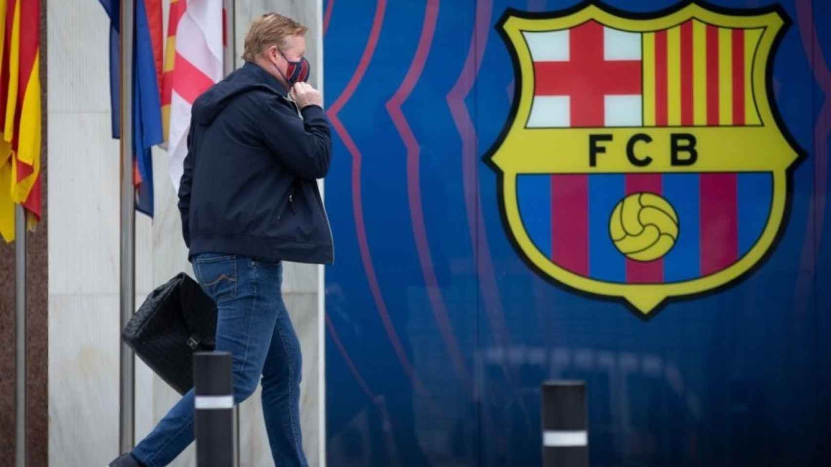 Koeman, a su llegada a las oficinas del Barça | EFE