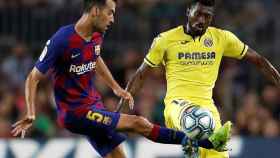 Busquets pelea un balón con Zambo Anguissa / EFE