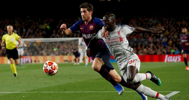 Sergi Roberto en una acción con Sadio Mané / EFE