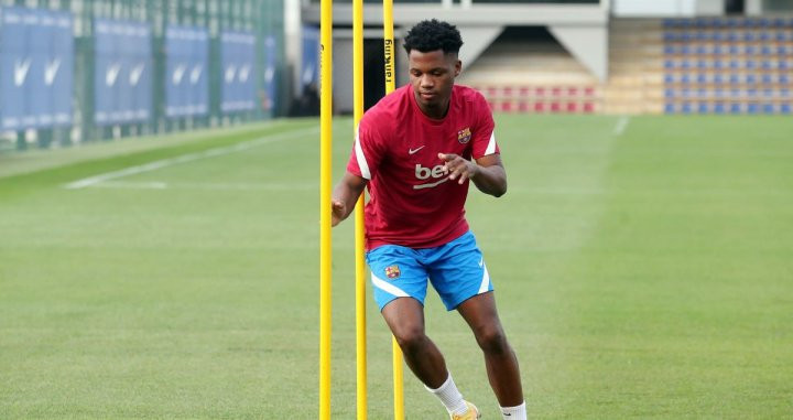 Ansu Fati en uno de sus primeros entrenamientos tras el regreso de su lesión / FCB