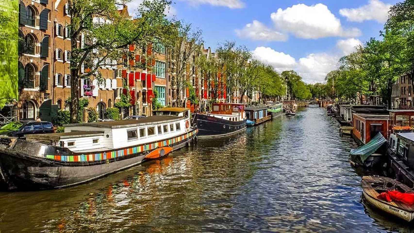 Panorámica de uno de los canales de Ámsterdam / PIXABAY