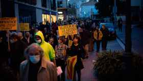 Carteles en una manifestación contra el 25% de castellano en las escuelas catalanas, donde el 'conseller' Cambray quiere blindar la inmersión monolingüe en catalán / EUROPA PRESS