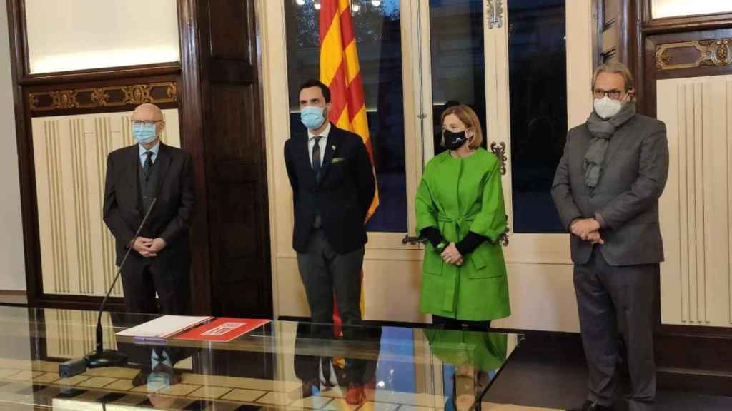 El presidente del Parlament, Roger Torrent, y los expresidentes Joan Rigol, Carme Forcadell y Ernest Benach / EP