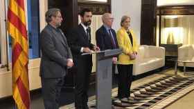 Ernest Benach, Roger Torrent, Joan Rigol y Núria de Gispert (de izquierda a derecha) en el Parlament / CG