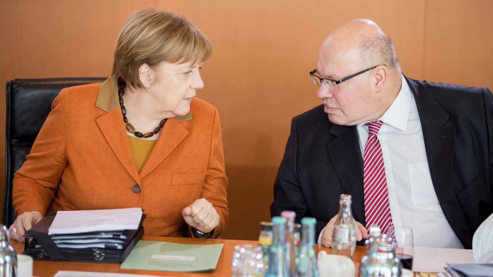 La cancillera alemana, Angela Merkel, y su ministro de Defensa, Peter Altmaier, han hablado sobre las relaciones con Arabia Saudí