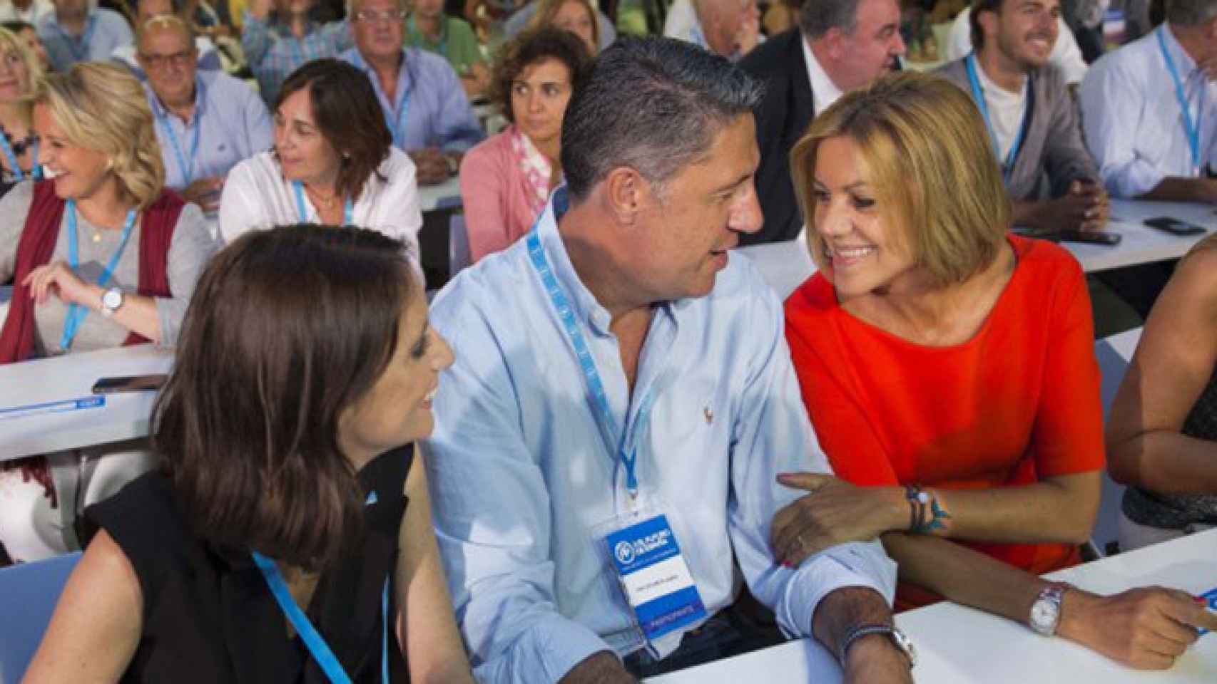 El líder del PP catalán, Xavier García Albiol, junto a la ministra de Defensa, María Dolores de Cospedal (der) y la dirigente popular Andrea Levy (Izq), en una imagen de archivo / PP