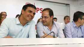 El secretario general del PSOE, Pedro Sánchez, junto al secretario de Organización y Acción electoral, César Luena y el secretario de Acción Política y Ciudadana, Patxi López, durante la reunión hoy del Comité Federal del PSOE.